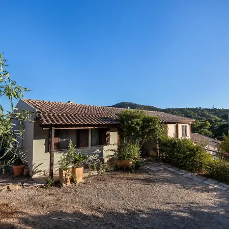 Eden Di Chia - House Hébergement de vacances Pinus Village