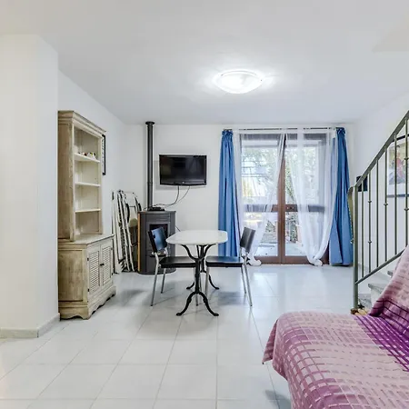 Hébergement de vacances Eden Di Chia - House Pinus Village