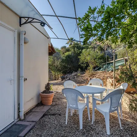 Eden Di Chia - House Hébergement de vacances *